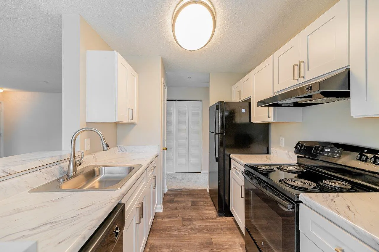 Keswick Village Apartments and Townhomes — Photo 3