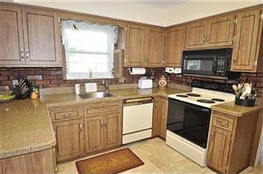 5th image of 614 Debbington Dr