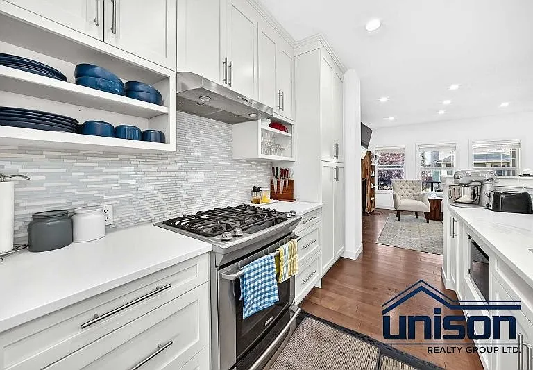 47 N Evanspark Rd NW — Photo 7