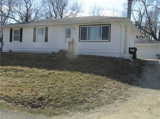 600 Franklin Dr, Martensdale, IA 50160
