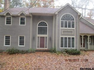 13 Birch Ln, Halfmoon, NY 12065