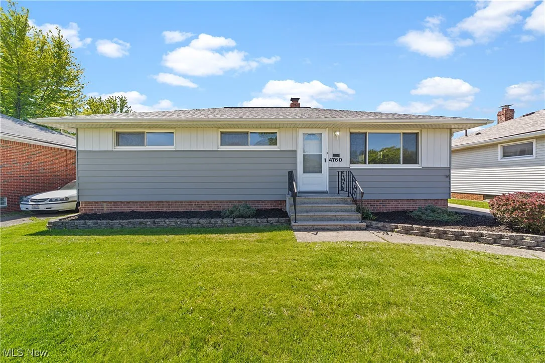 4760 Autumn Ln photo 1