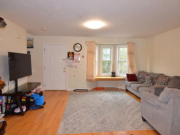 5th image of 15 Young St #90