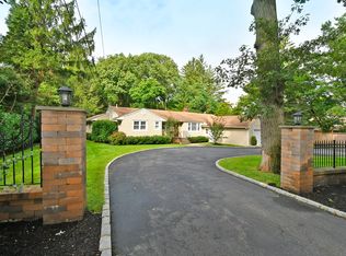 143 Pidgeon Hill Rd, Huntington Station, NY 11746