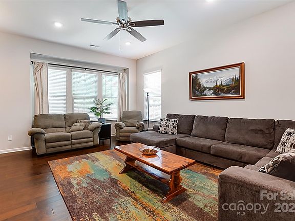 4th image of 9448 Ainslie Downs St