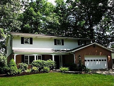 1st image of 102 Grosvenor Dr