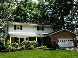 102 Grosvenor Dr, Butler, PA 16001