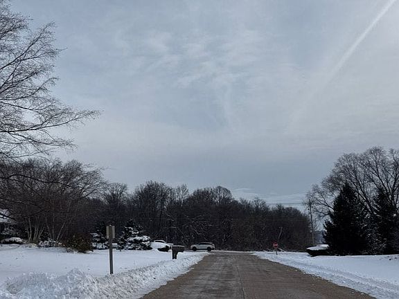 4th image of 220 Glen Abbey Dr