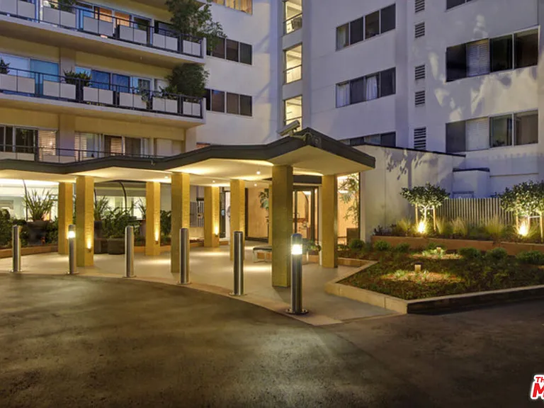 1155 N La Cienega Blvd #306 — Photo 39
