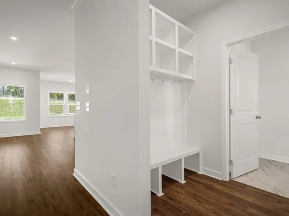 1924 Hildebrand Ln, Columbia, TN 38401