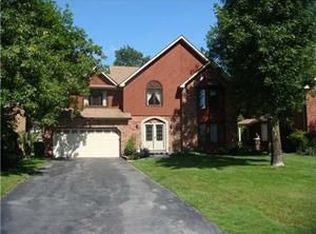 6025 Whitegate Xing, East Amherst, NY 14051