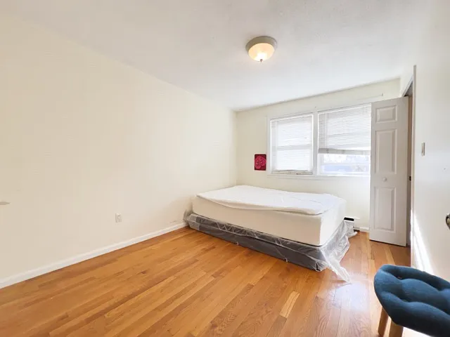 4 bed, 2.5 bath, 1040 sqft, $5,800 — Photo 4