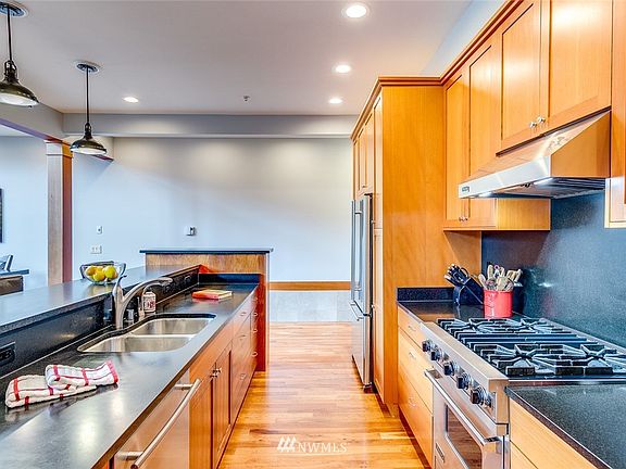 5th image of 1293 Patmos Lane NE