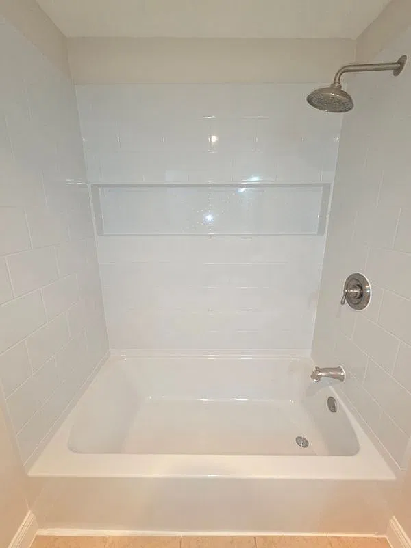 2 bed, 1.0 bath, 1090 sqft, $2,195 — Photo 2