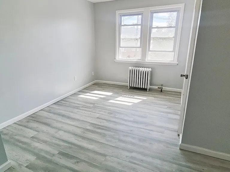 12 Chestnut St #2 — Photo 3
