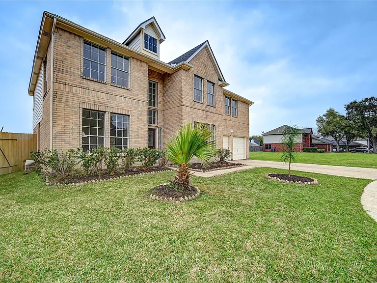 11906 Dinosaur Valley Dr — Photo 1