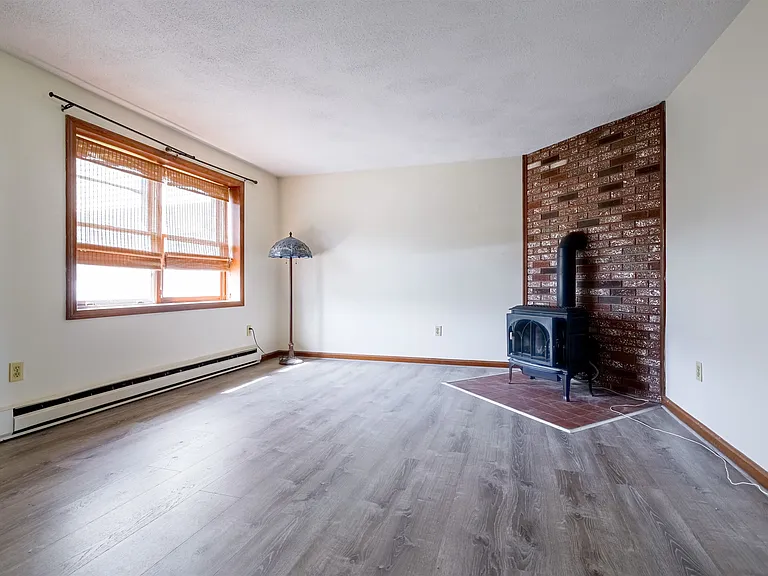 38 Stonegate Ln — Photo 1