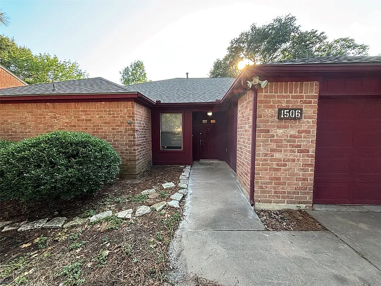 1506 Park Maple Dr — Photo 1