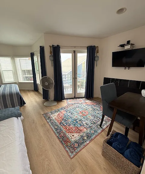 718 Sunset Ct — Photo 12