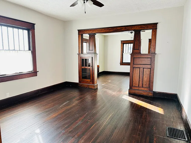 2503 Garfield Ave — Photo 8