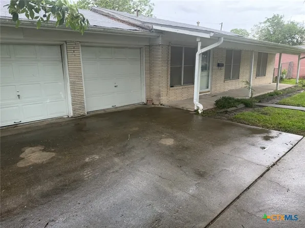 306 Avalon Ave, Port Lavaca, TX 77979