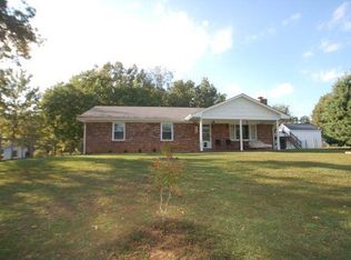 1032 Reges Rd, Irvine, KY 40336