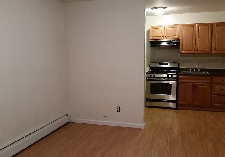 2nd image of 90 Lakeville Rd APT A