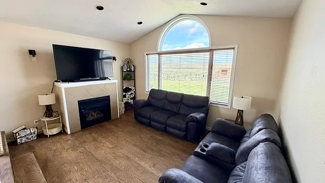28 Pheasant Ln — Photo 3