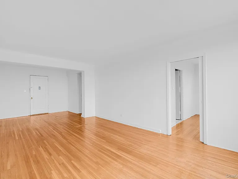 14350 Hoover Ave — Photo 3