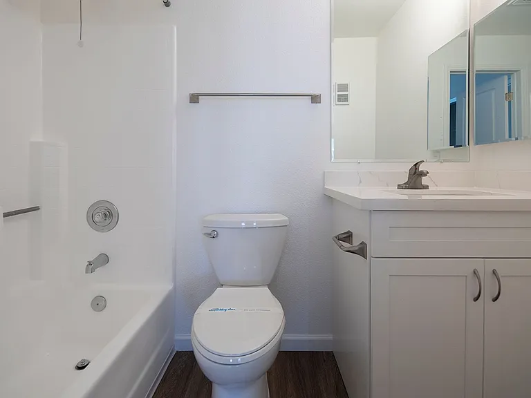 Mission Pacific Apartments — Photo 52