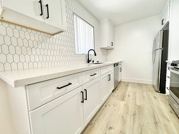 4th image of 4182 S Marlton Ave #13