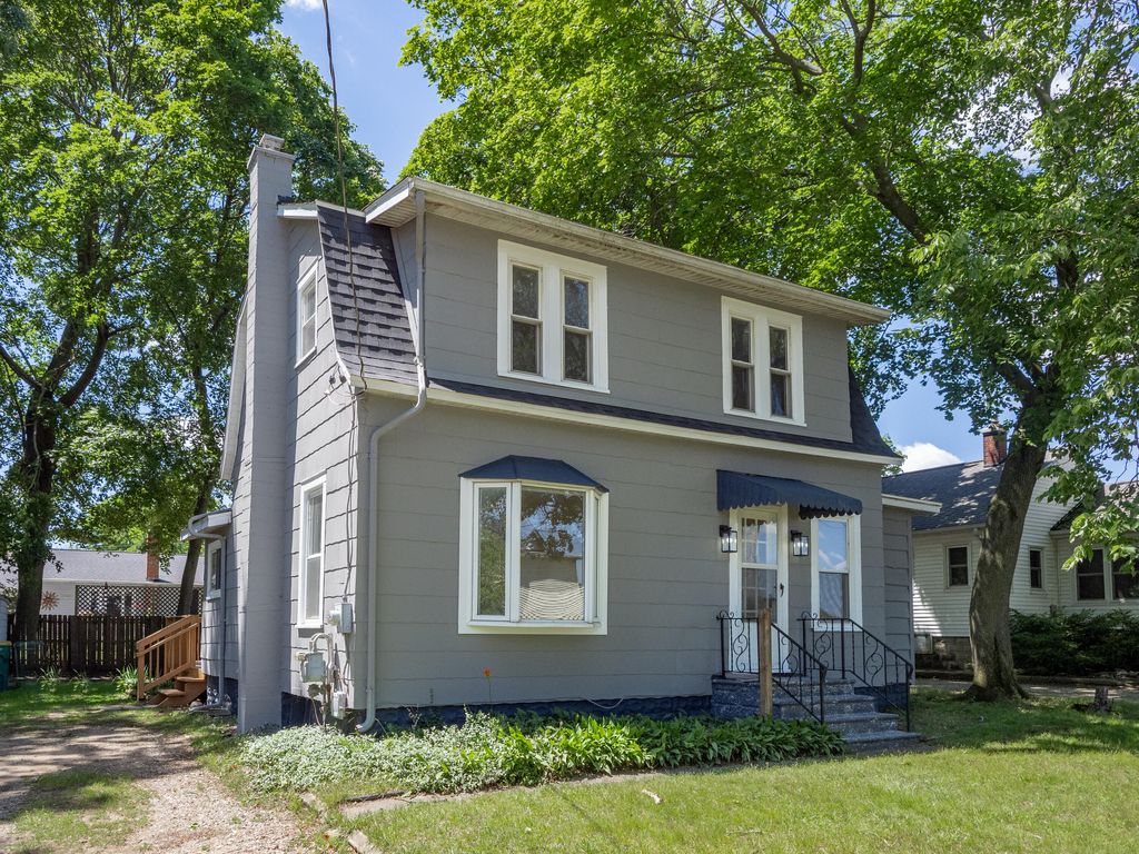 2206 Clarence Dr, Portage, MI