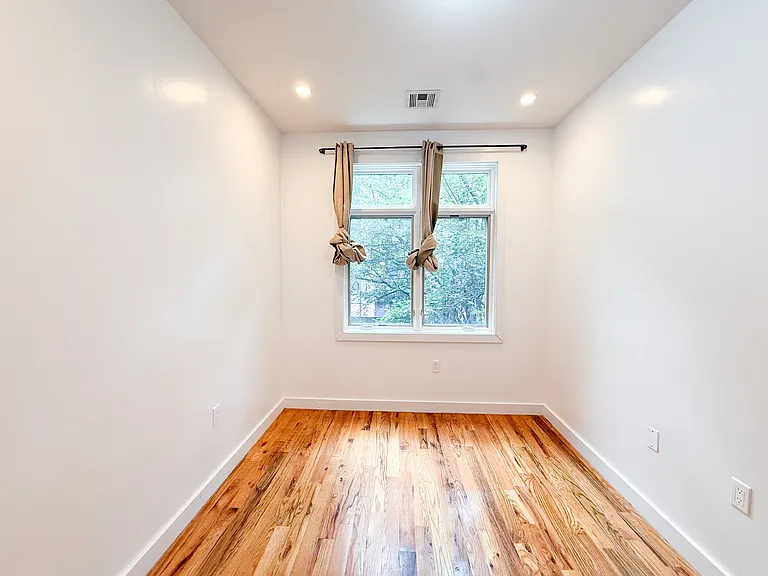596 Quincy St #3 — Photo 5
