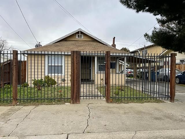 1st image of 608 W 19th St