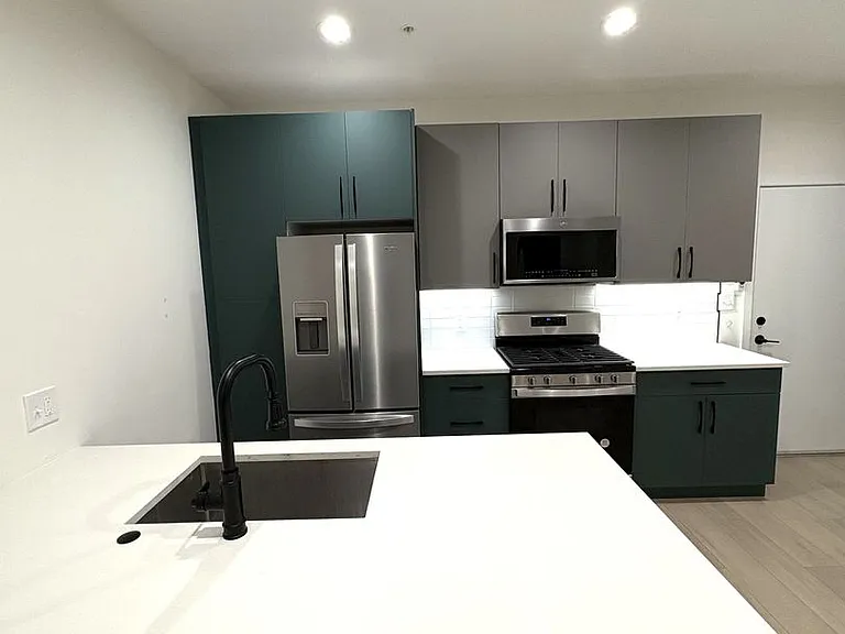 Modern and Sleek 611 S Fagley Street Apartments! — Photo 2