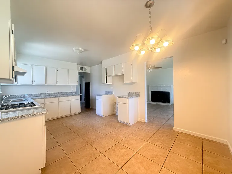 4641 N Fresno St — Photo 11