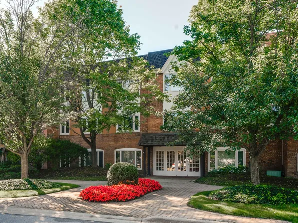 207 Rivershire Ln APT 204, Lincolnshire, IL 60069