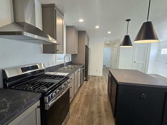5th image of 2038 Palm St Space 469