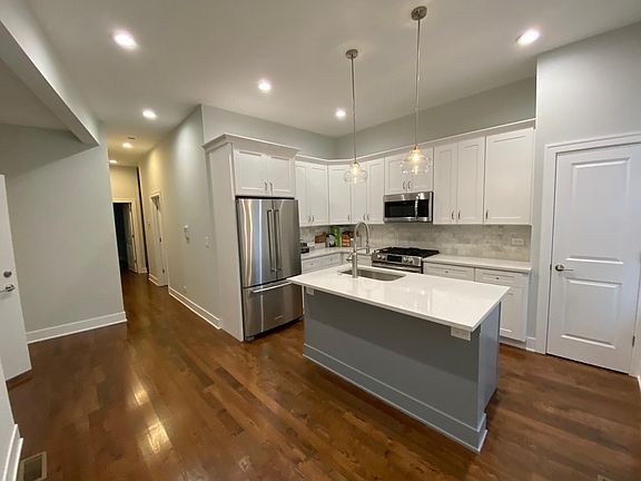 5th image of 749 W Cornelia Ave #1
