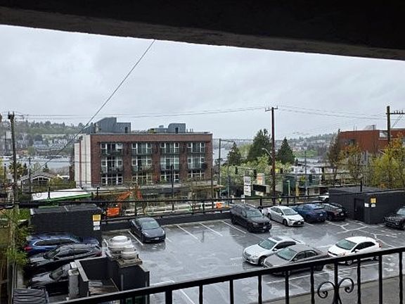 3rd image of 2231 Franklin Ave E APT 203