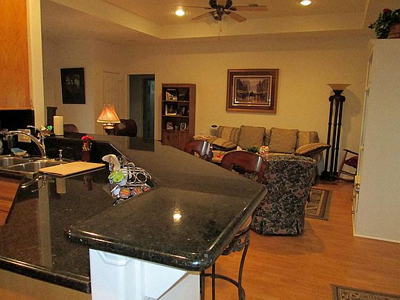 3rd image of 104 McCardell Ln