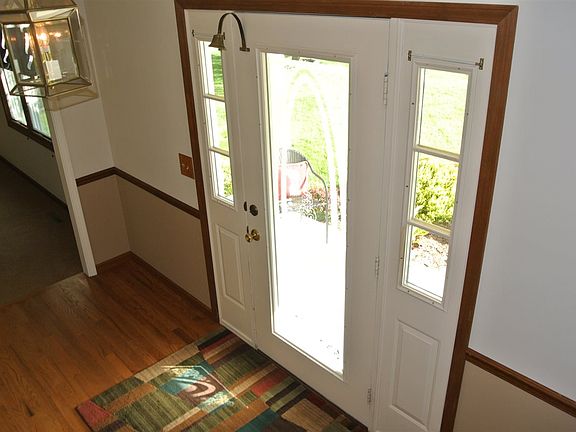 3rd image of 19390 Russell Ct