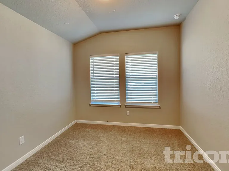 13542 Paxton Blvd — Photo 8