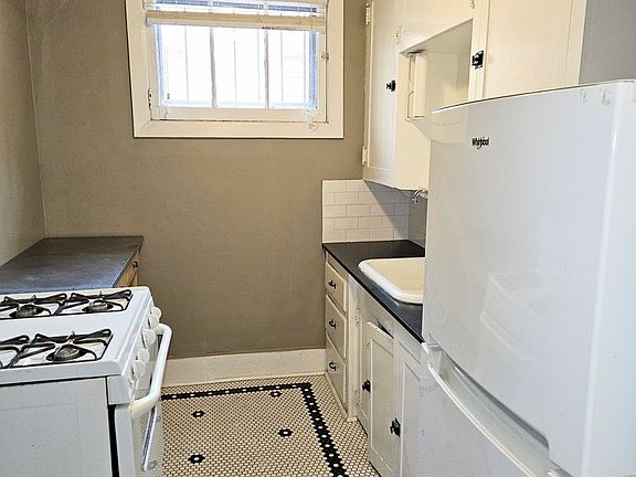 2nd image of 1118 N Pennsylvania St APT B