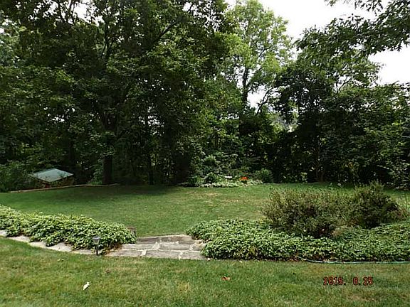 5th image of 3411 Woodland Dr