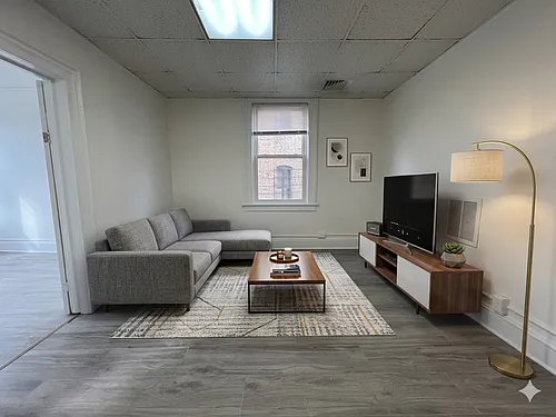 8 Seymour St Photo 1