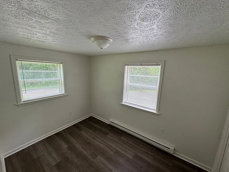 124 Adams Dr — Photo 6