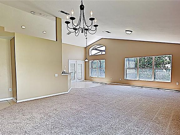 2nd image of 3205 Stonehurst Cir