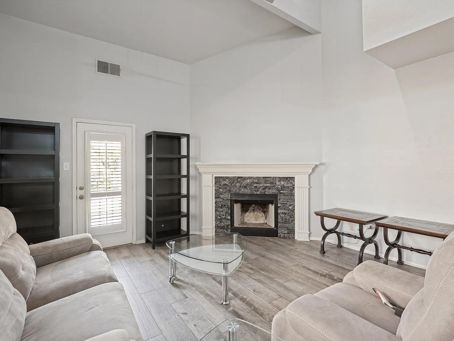 3 bed, 1555 sqft, $2,550 — Photo 1