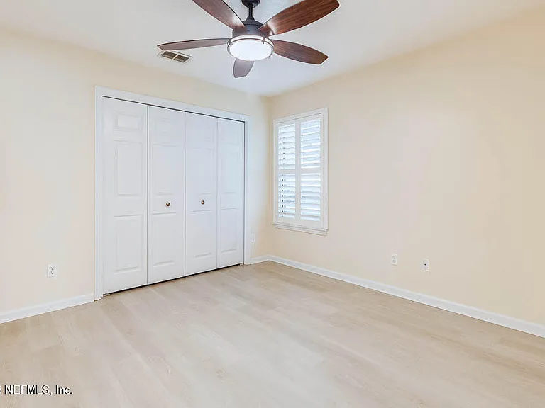 813 W American Eagle Dr — Photo 14